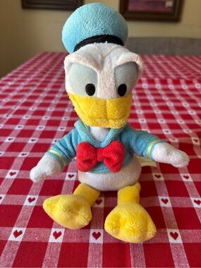 Donald Duck Disney Blue shirt and black hat